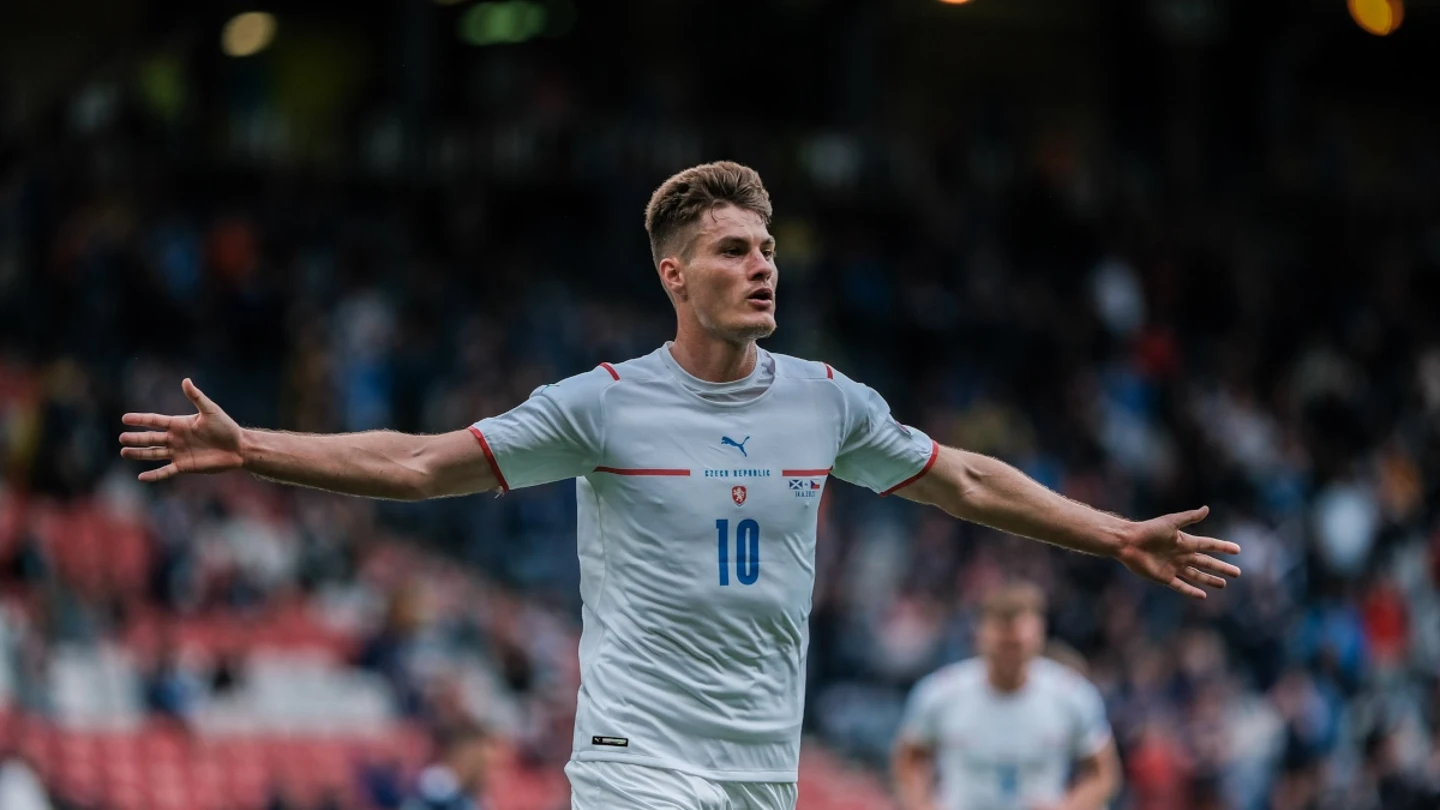 Patrik Schick celebra un gol con la camiseta de la República Checa Patrik Schick celebra un gol con la camiseta de la República Checa