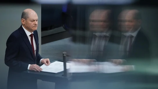 Alemania invertirá 100.000 millones en su ejército y más de 2% en defensa en respuesta a la invasión rusa de Ucrania Alemania invertirá 100.000 millones en su ejército y más de 2% en defensa en respuesta a la invasión rusa de Ucrania