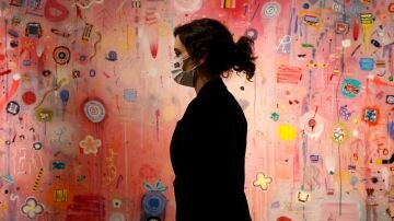 La presidenta de la Comunidad de Madrid, Isabel Díaz Ayuso, visita el Salón de Arte Moderno (SAM)