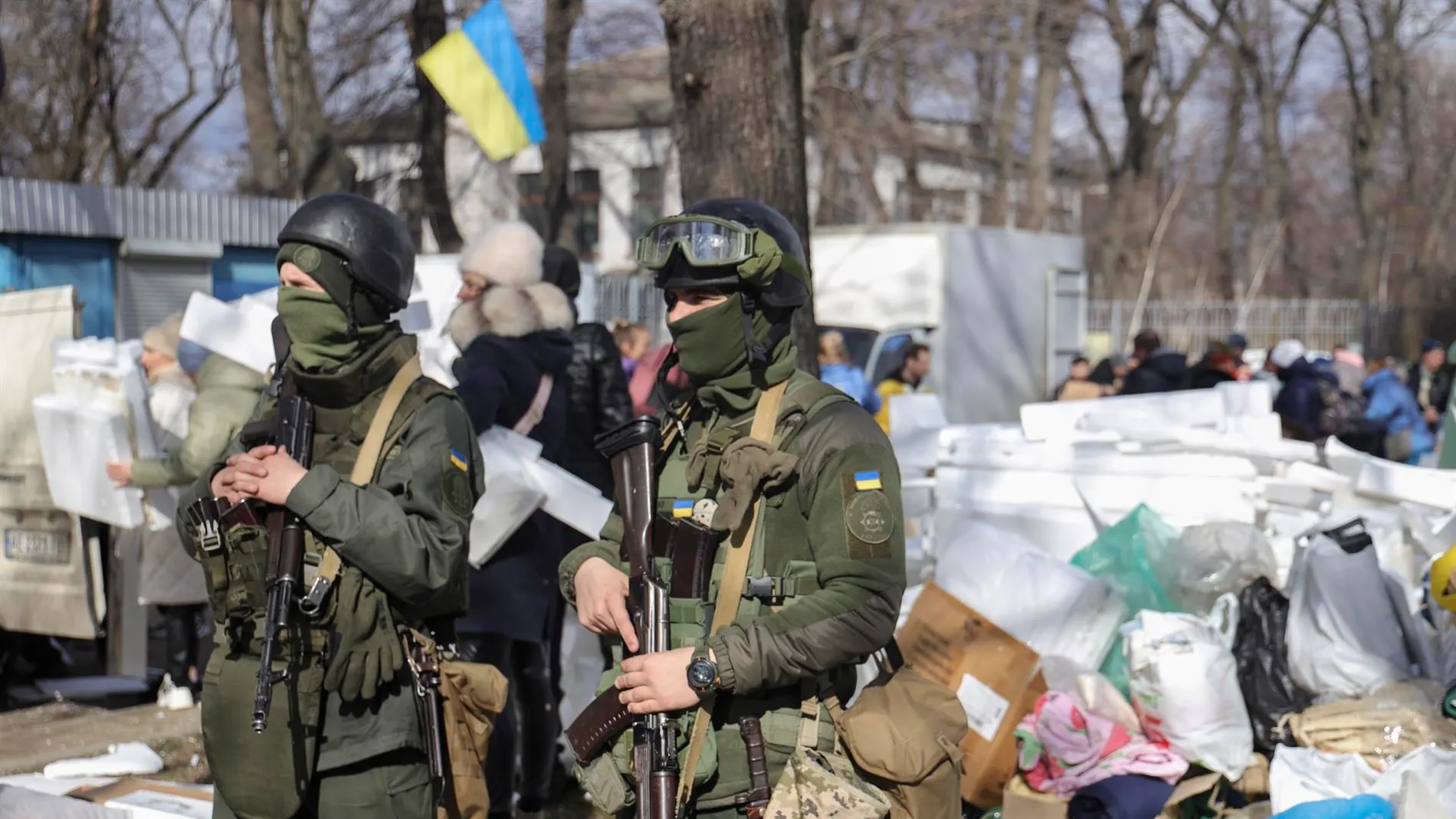 Dos soldados ucranianos.