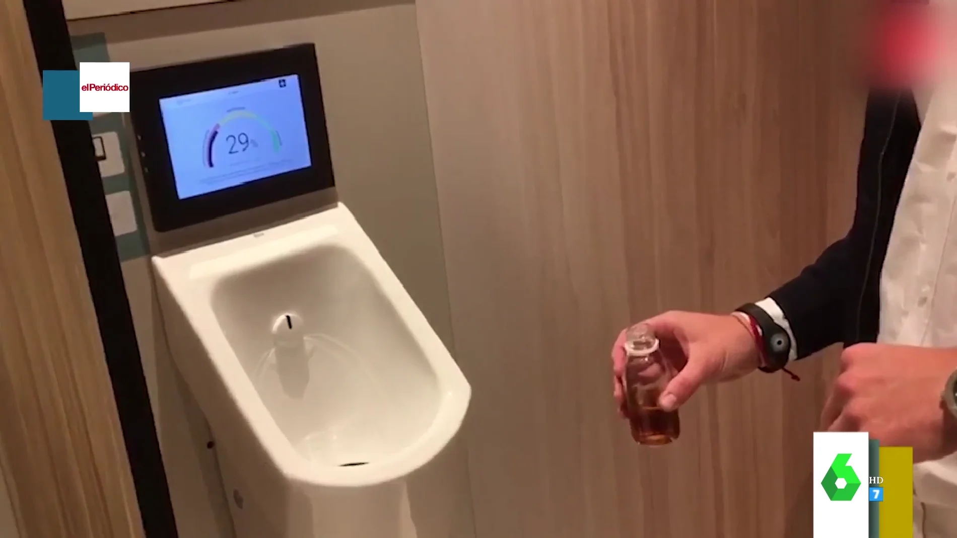 Así funciona el urinario inteligente que mide el nivel de hidratación de las personas