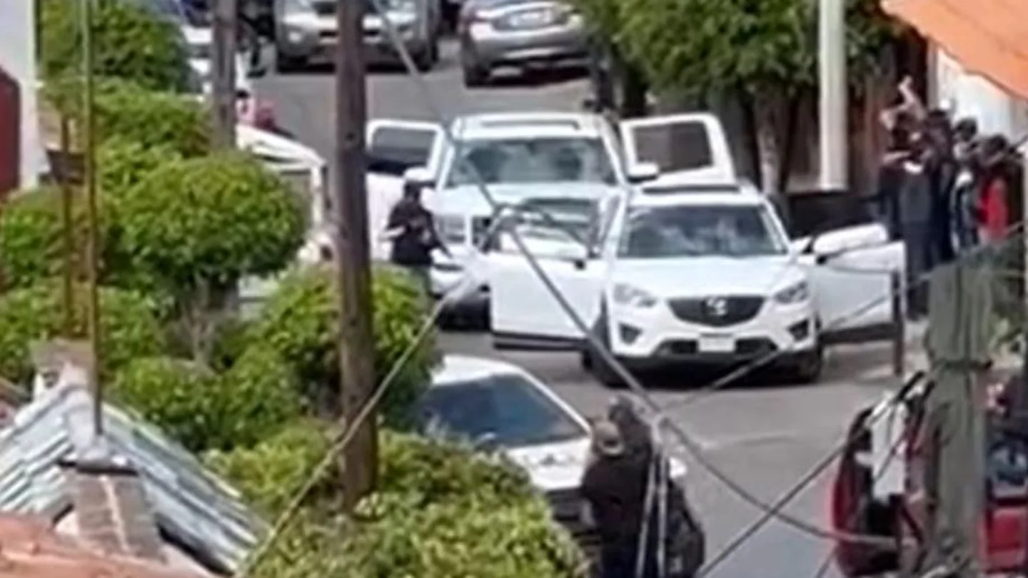 Varios sicarios asesinan a más de una decena de personas durante un velatorio en México Varios sicarios asesinan a más de una decena de personas durante un velatorio en México