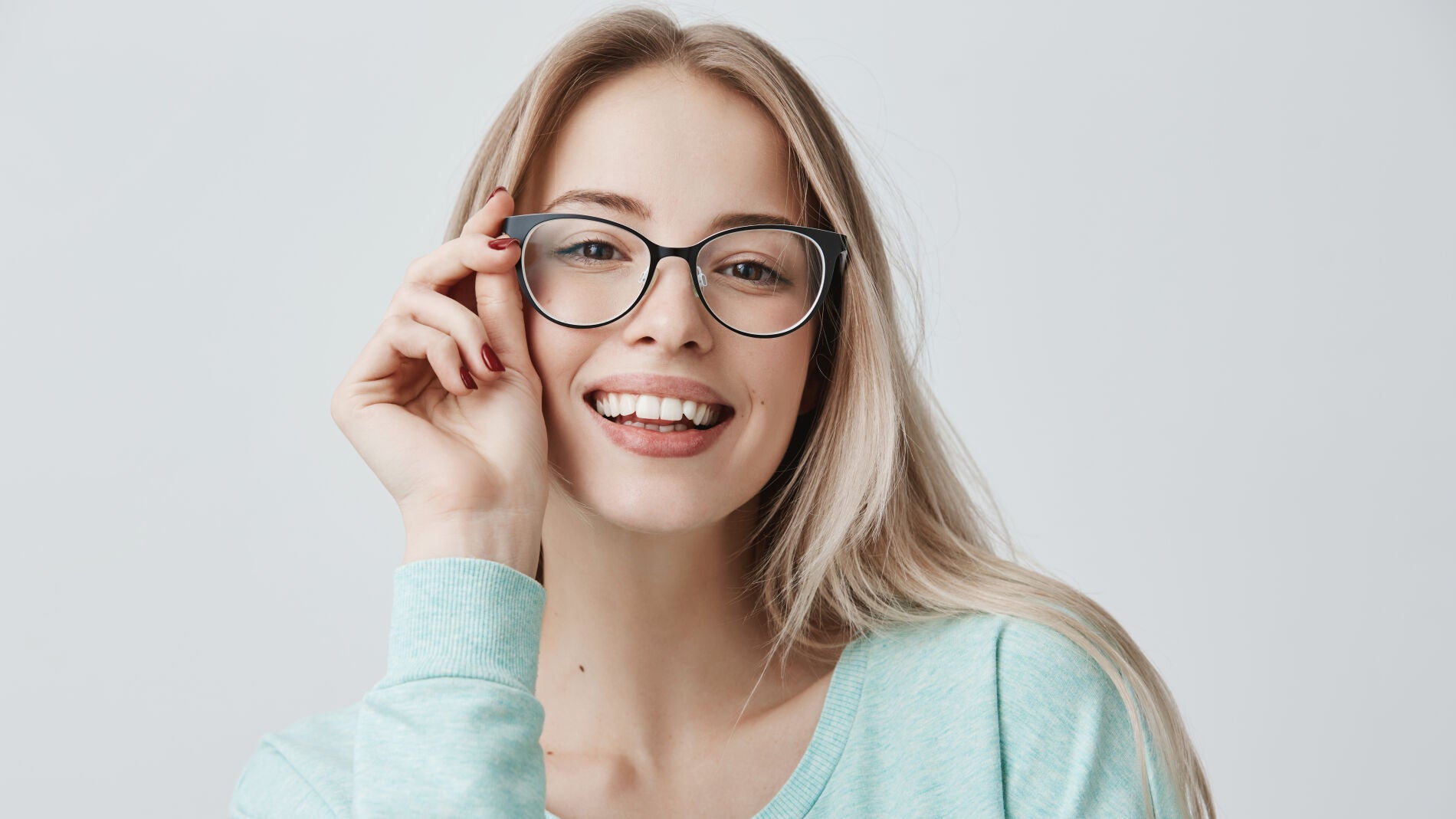 Mujeres lindas con discount lentes