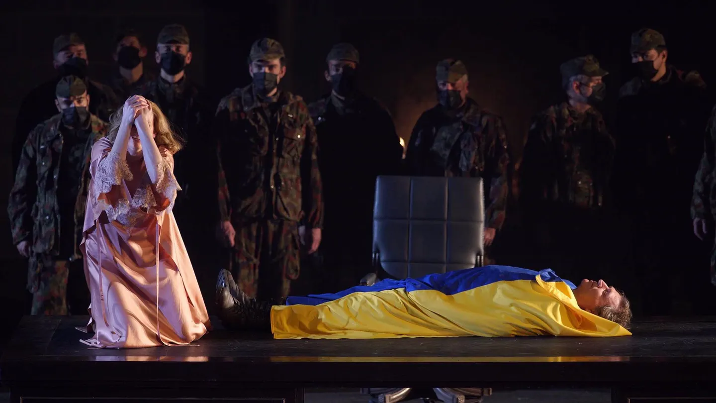 El emotivo gesto del Teatro Real con las víctimas de Ucrania en una ópera de Wagner Un grito desgarrador