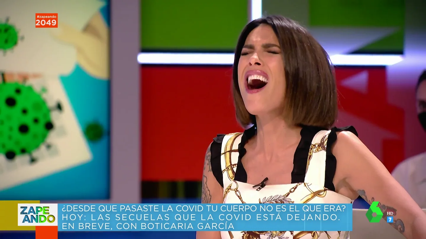 Lorena Castell interrumpe a Boticaria García en directo para informar de que está mala: "Tengo la voz arenosa, mirad" Lorena Castell interrumpe a Boticaria García en directo para informar de que está mala: "Tengo la voz arenosa, mirad"