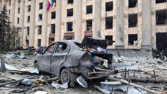 Explosión en Járkov: las imágenes del ataque aéreo ruso contra un edificio público Explosión en Járkov: las imágenes del ataque aéreo ruso contra un edificio público