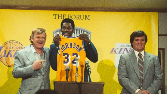 De izquierda a derecha: Jerry Buss (John C. Reilly), Magic Johnson (Quincy Isaiah) y Jerry West (Jason Clarke) De izquierda a derecha: Jerry Buss (John C. Reilly), Magic Johnson (Quincy Isaiah) y Jerry West (Jason Clarke)