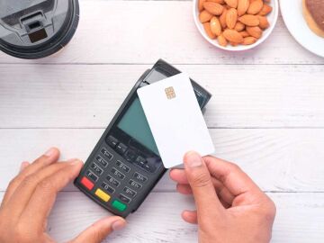 Tres tarjeteros que protegen a tus tarjetas bancarias de los hackers