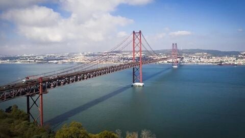 Puente 25 de abril