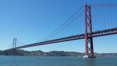 Puente 25 de abril