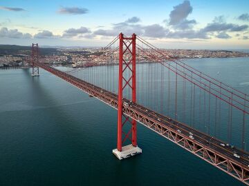 Puente 25 de abril de Lisboa: historia y curiosidades del puente colgante más largo de Europa