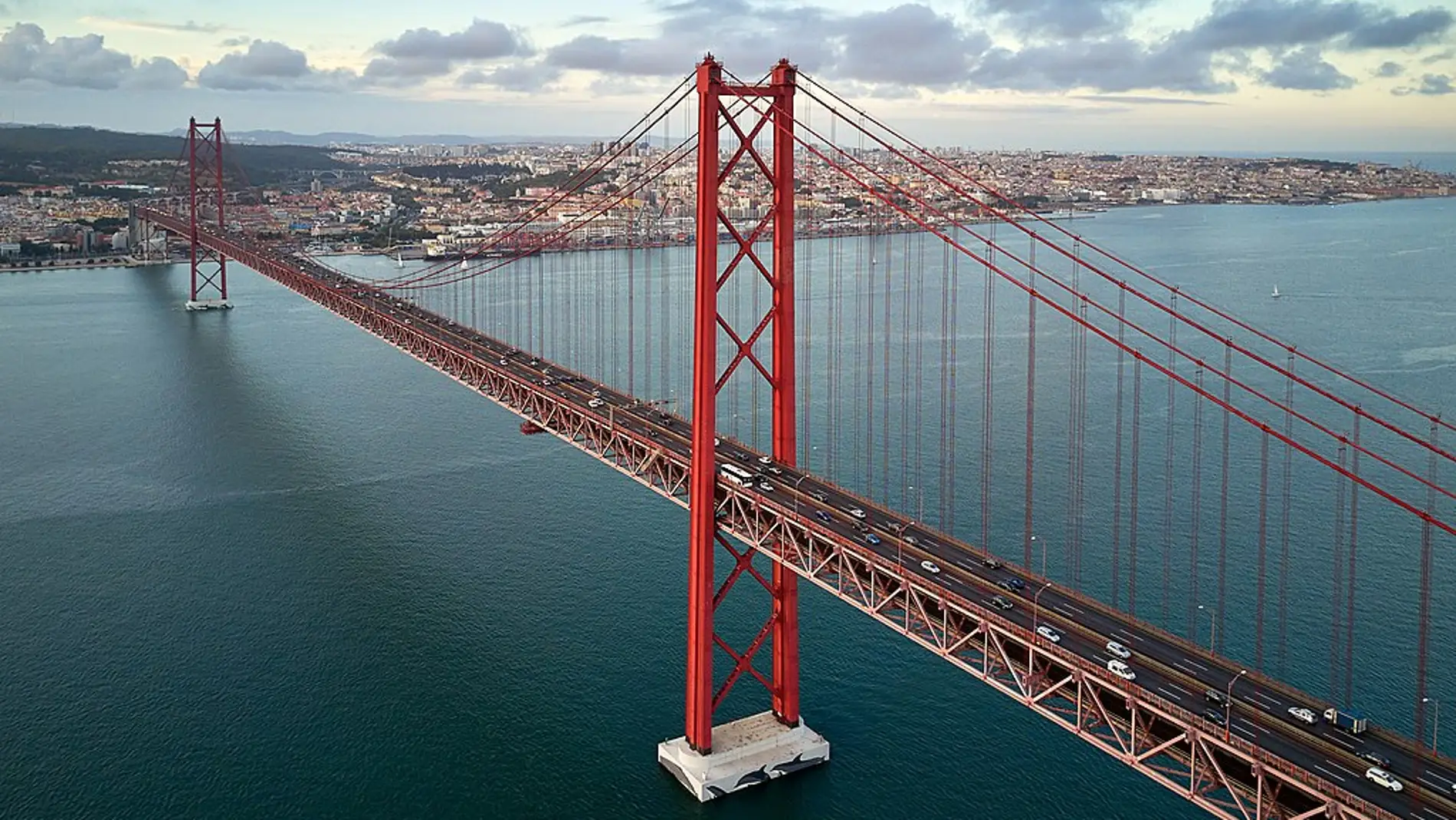 Puente 25 de abril de Lisboa: historia y curiosidades del puente colgante más largo de Europa