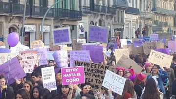 Manifestación de estudiantes por el Día de la Mujer en Barcelona