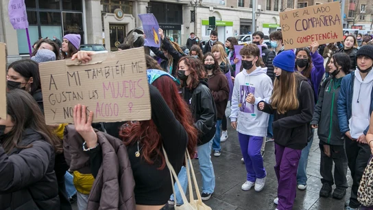 Estudiantes de Zaragoza se han manifestado hoy por las calles de la ciudad con motivo del Día de la Mujer. Estudiantes de Zaragoza se han manifestado hoy por las calles de la ciudad con motivo del Día de la Mujer.