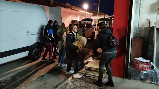 Almacén en el que se han ido recogiendo el material donado por centenares de personas Almacén en el que se han ido recogiendo el material donado por centenares de personas