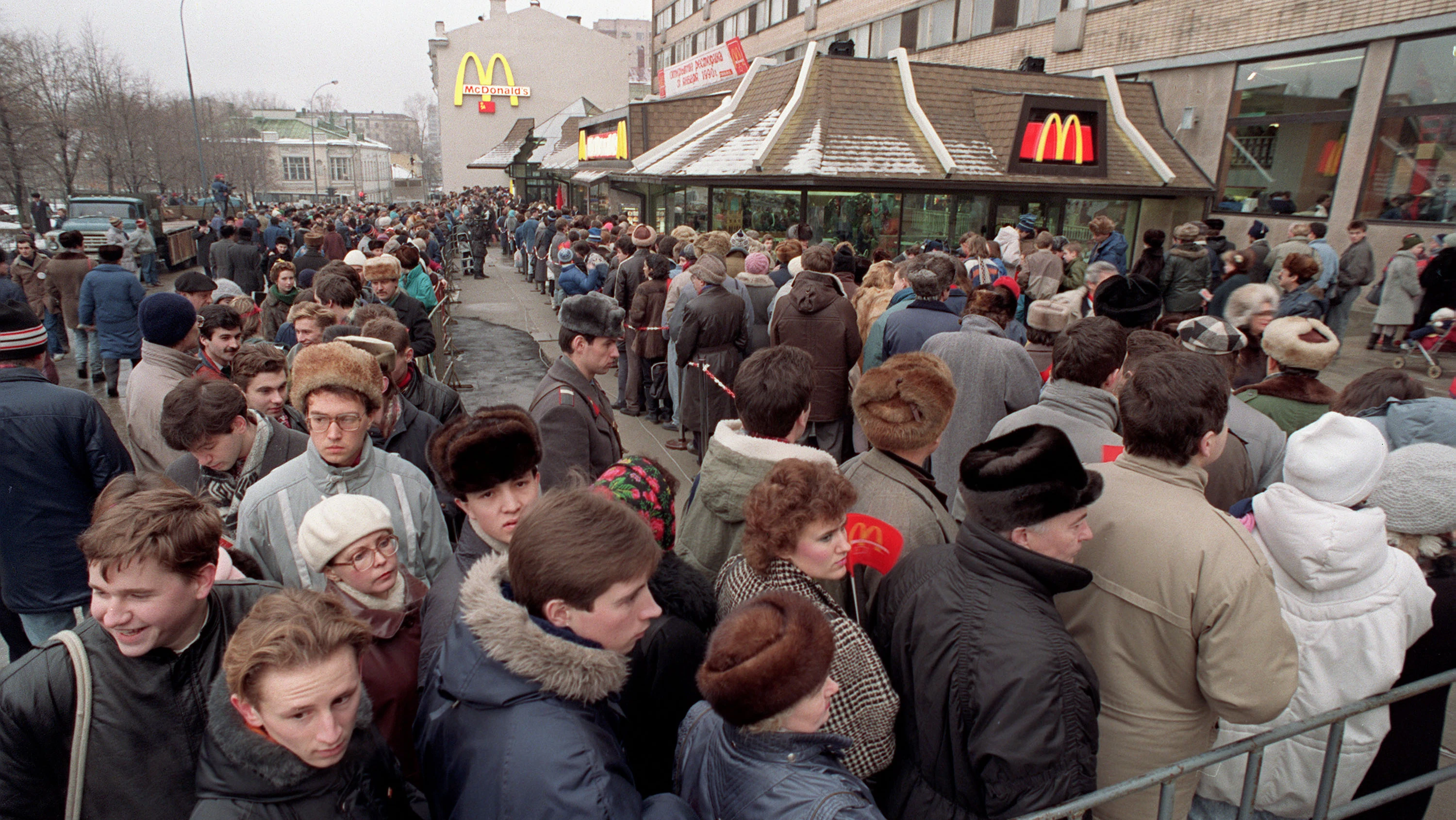 1990. Inauguración del primer McDonalds en la Unión Soviética