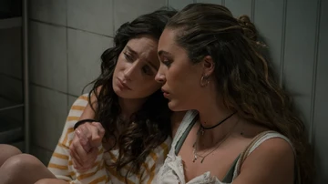 Alba busca consuelo en su entorno más cercano.