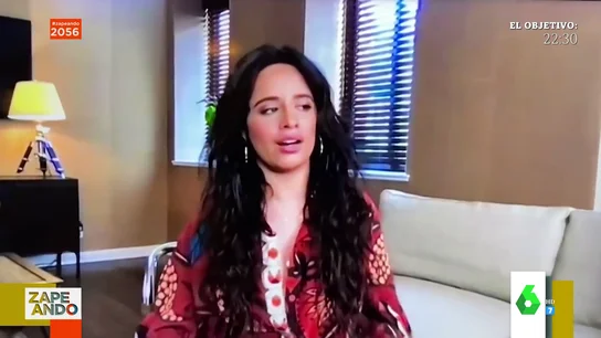 El descuido de Camila Cabello al mostrar un pecho durante una entrevista El descuido de Camila Cabello al mostrar un pecho durante una entrevista