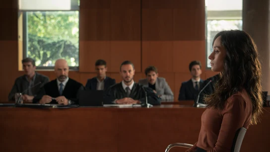 Además del trauma de la violación, Alba tiene que hacer frente a un juicio durísimo. Además del trauma de la violación, Alba tiene que hacer frente a un juicio durísimo.