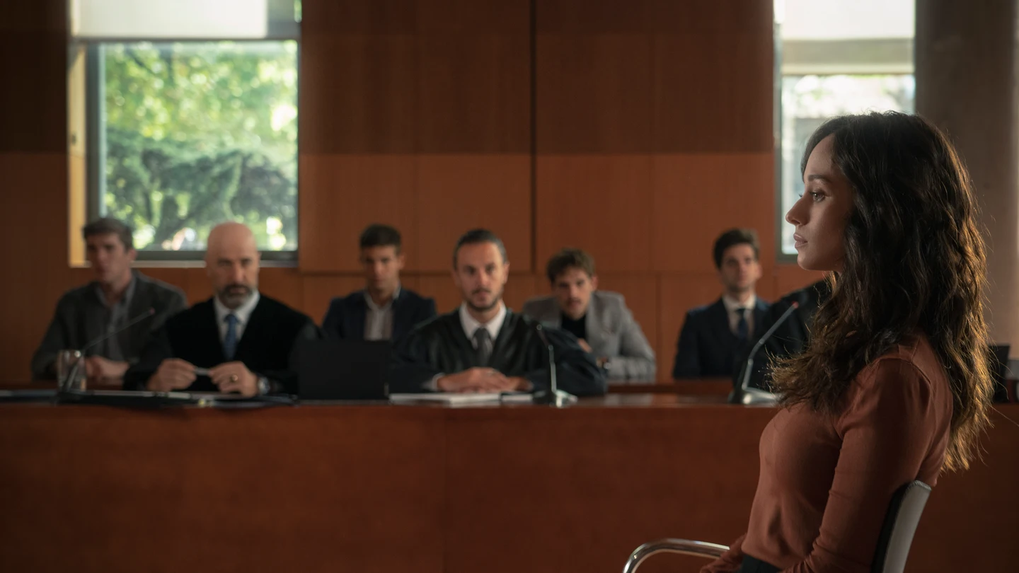 Además del trauma de la violación, Alba tiene que hacer frente a un juicio durísimo. Además del trauma de la violación, Alba tiene que hacer frente a un juicio durísimo.