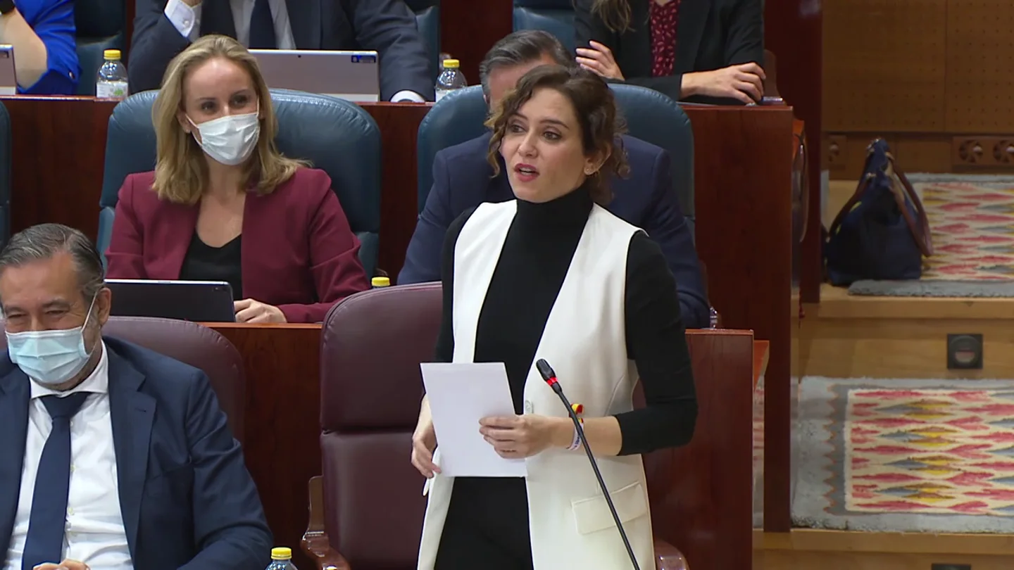 Ayuso frivoliza sobre las pancartas del 8M para justificar su ausencia Ayuso frivoliza sobre las pancartas del 8M para justificar su ausencia