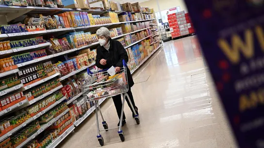Pasillo de un supermercado en foto de archivo. Pasillo de un supermercado en foto de archivo. / efe