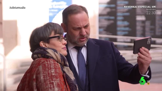 De la "cara de interesante" de Ábalos al "SuperThais" de Bea Fanjul: los 'selfies' de Thais Villas con los políticos De la "cara de interesante" de Ábalos al "SuperThais" de Bea Fanjul: los 'selfies' de Thais Villas con los políticos