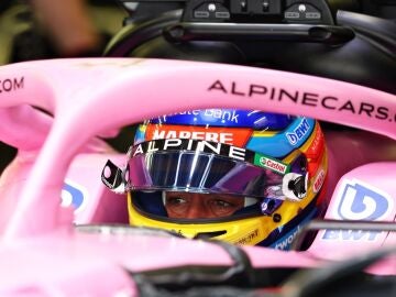 Fernando Alonso, en su Alpine, durante los test de Barh&eacute;in