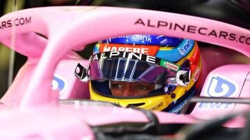 Fernando Alonso, en su Alpine, durante los test de Barhéin