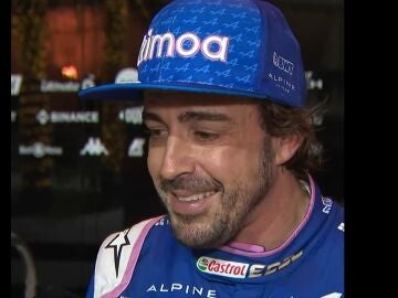 Alonso y su media sonrisa al terminar el test de F1