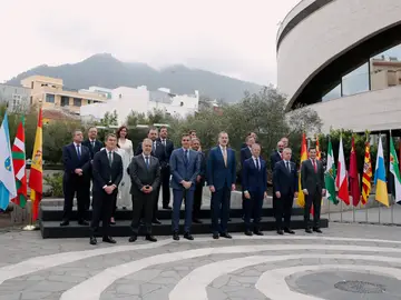 Sánchez se reúne con los presidentes autonómicos en La Palma para abordar la reconstrucción y la guerra de Ucrania