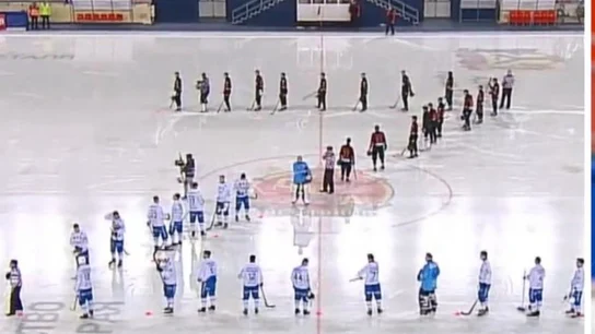 Dos equipos rusos de hockey forman una 'Z' Dos equipos rusos de hockey forman una 'Z'