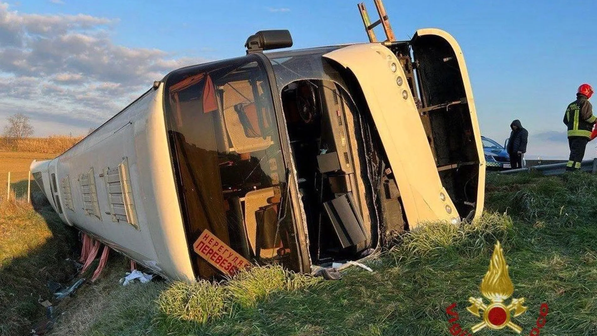 El autobús con refugiados ucranianos que ha sufrido un accidente en Italia.
