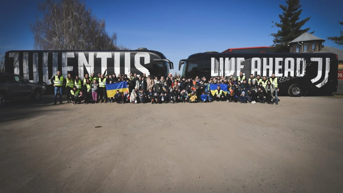 La Juventus de Turín rescata a 80 ucranianos y los acoge en Italia La Juventus de Turín rescata a 80 ucranianos y los acoge en Italia