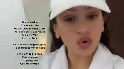 El vídeo de Rosalía leyendo la letra de 'Hentai' que ha revolucionado a sus seguidores