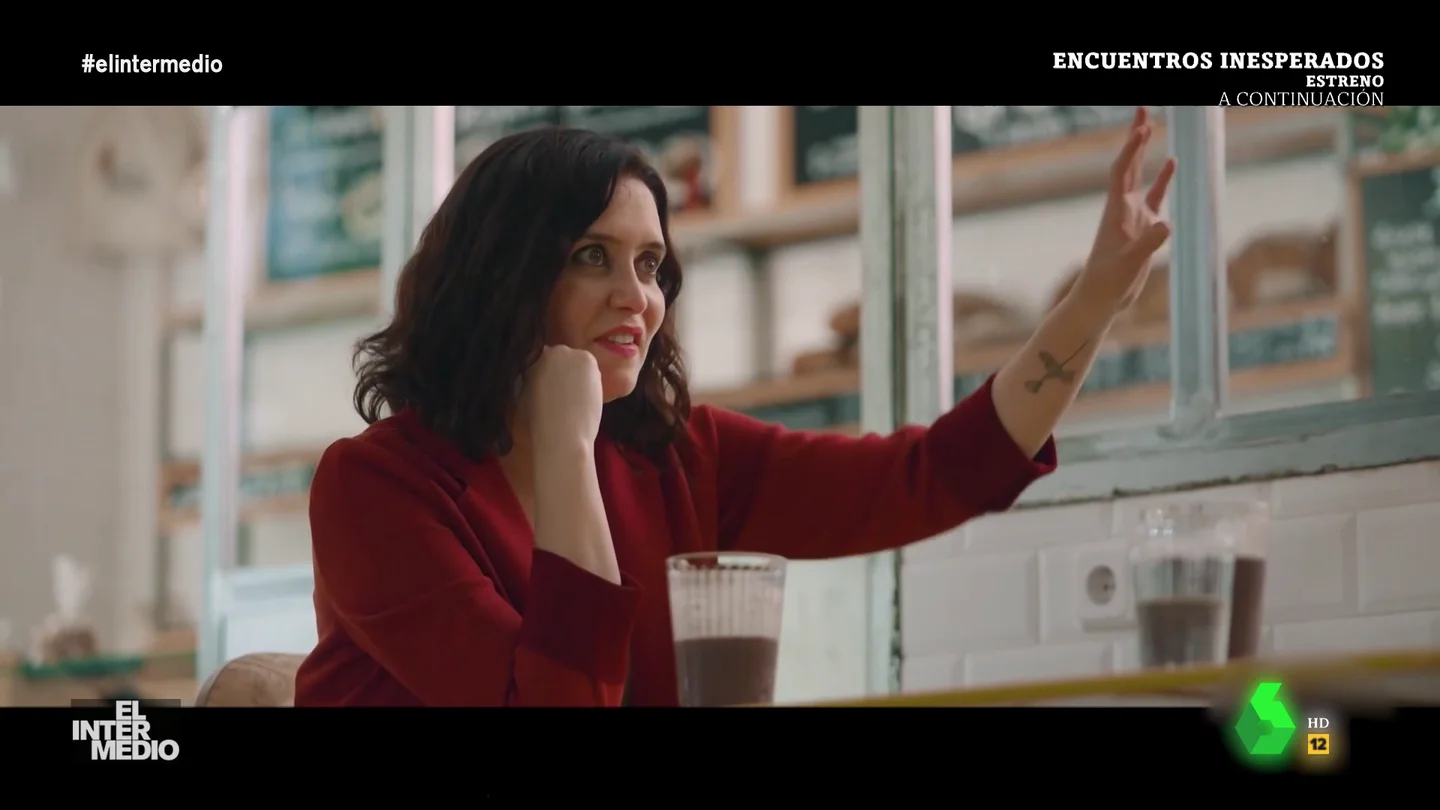 Vídeo manipulado - Ayuso y el ex diputado de Unidas Podemos Alberto Rodríguez se toman un café Vídeo manipulado - Ayuso y el ex diputado de Unidas Podemos Alberto Rodríguez se toman un café