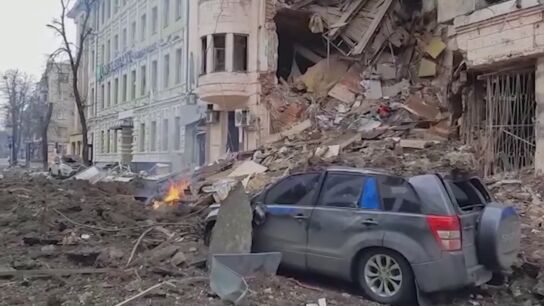 Bombardeo este lunes en un edificio residencial de Jarkóv