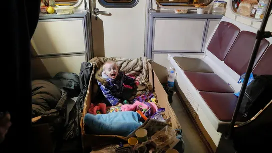 Ucranianos en un vagón de metro en Kiev Ucranianos en un vagón de metro en Kiev