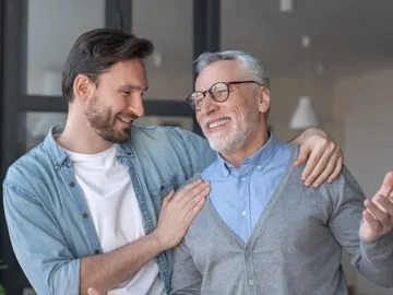 Padre e hijo sonriendo Padre e hijo sonriendo