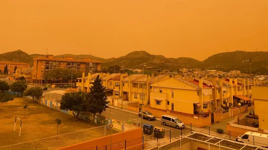 Almería, Alicante y Murcia se tiñen de naranja por un episodio de calima que trae consigo la borrasca 'Celia' En tono sepia