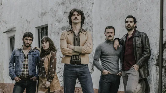 'Fariña' nos traslada hasta la Galicia de los años 80 para contar el incremento del narcotráfico 'Fariña' nos traslada hasta la Galicia de los años 80 para contar el incremento del narcotráfico