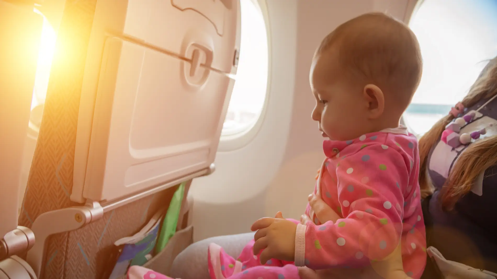 Qué se necesita para viajar con un bebé en avión? - FareCompare