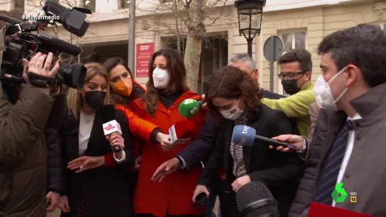 La indignación de Wyoming ante los "agarrones" a Andrea Ropero al entrevistar a Ayuso y Almeida La indignación de Wyoming ante los "agarrones" a Andrea Ropero al entrevistar a Ayuso y Almeida