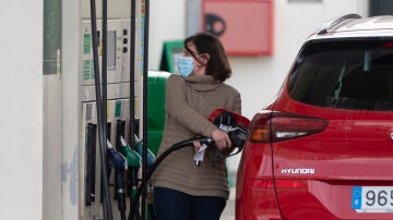 Días, horas y comunidades donde la gasolina es más barata: trucos para ahorrar