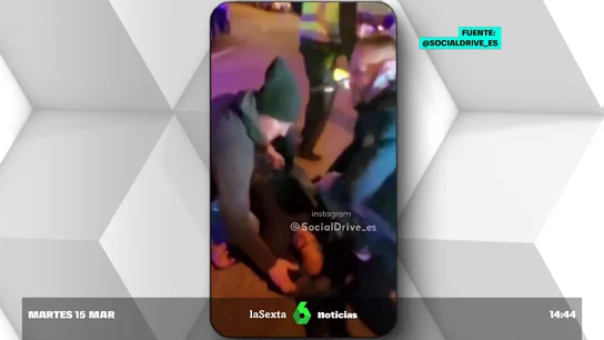 Un transportista, herido de bala tras forcejear con un policía en un piquete en Madrid Un transportista, herido de bala tras forcejear con un policía en un piquete en Madrid