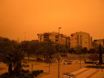 ¿Por qué está el cielo naranja?