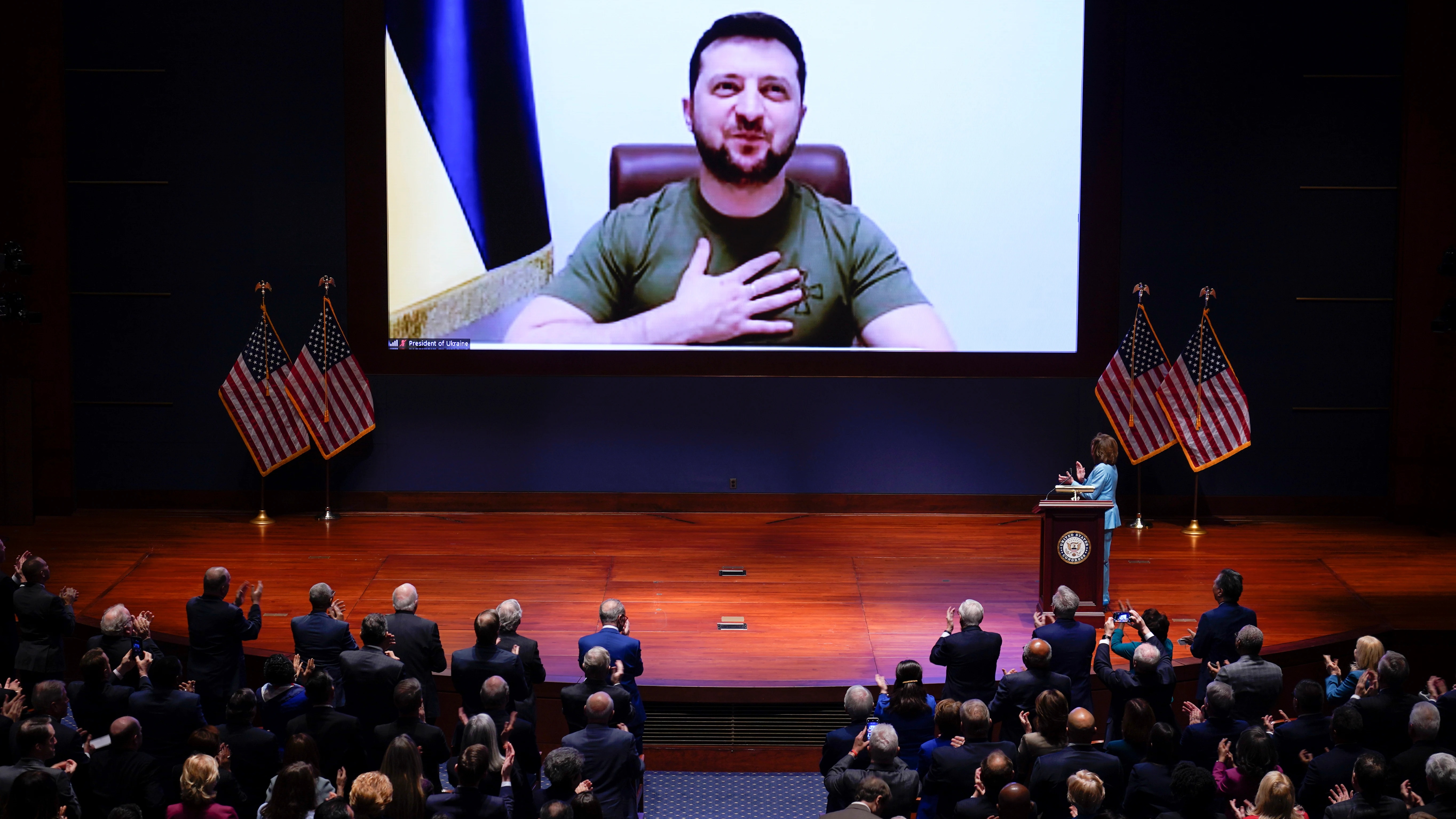 Zelenski recibe una ovación al inicio de su intervención ante el Congreso de Estados Unidos