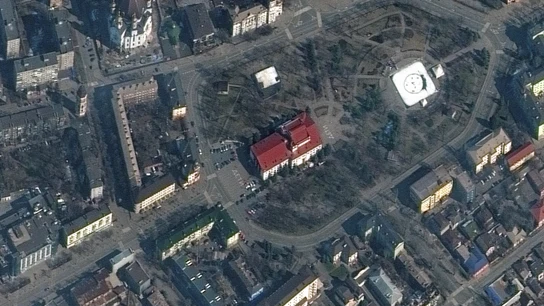 El teatro bombardeado en Mariupol indicaba con la palabra 'niños' que era un refugio de civiles El teatro bombardeado en Mariupol indicaba con la palabra 'niños' que era un refugio de civiles