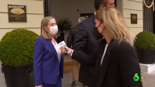 El silencio de Ana Pastor cuando le preguntan por la ley de 'violencia intrafamiliar' del acuerdo PP-Vox en Castilla y León El silencio de Ana Pastor cuando le preguntan por la ley de 'violencia intrafamiliar' del acuerdo PP-Vox en Castilla y León