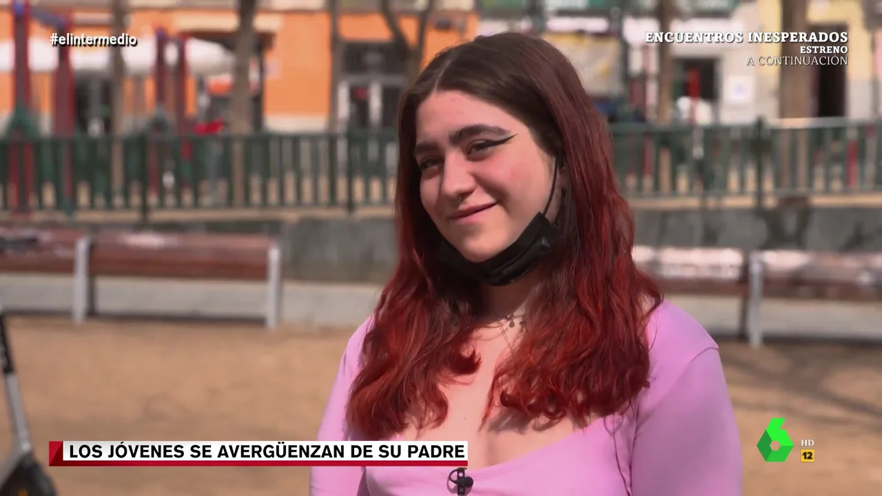 Así describe esta joven la vergüenza que le hace pasar su padre: "Le encanta ir en calzoncillos y enseñar la raja"